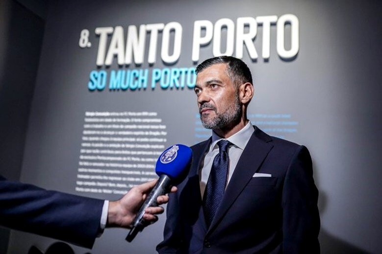 ساخت مجسمه سرمربی مهدی طارمی در پورتو