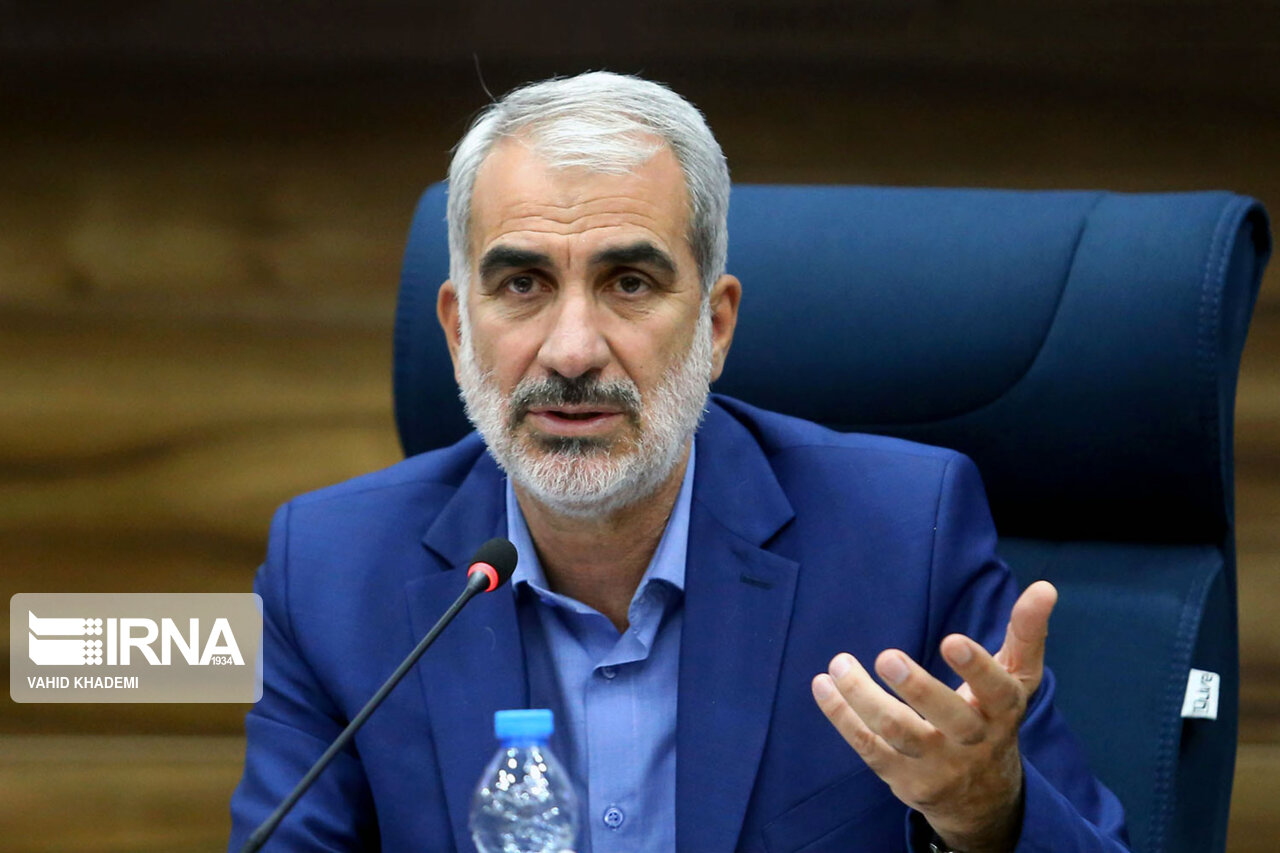 ساخت ۲ هزار و صد سالن ورزشی و زمین چمن برای دانش آموزان