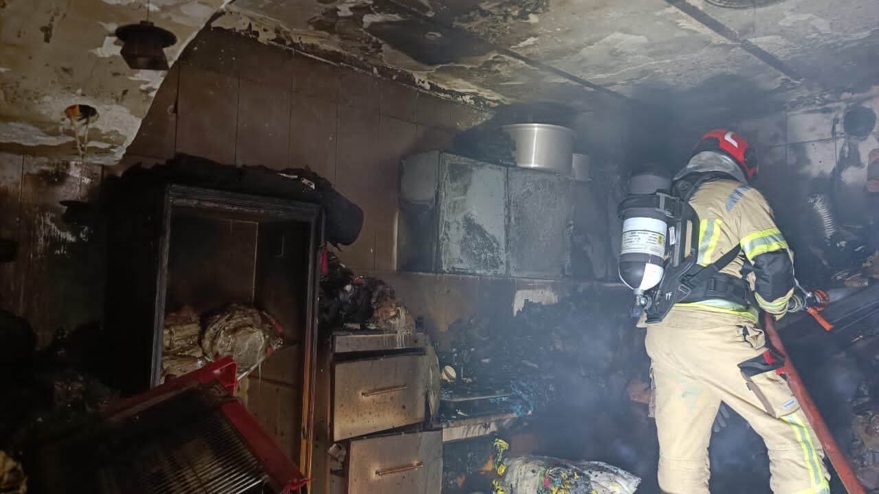 ساختمان مسکونی ۵ طبقه در افسریه تهران طعمه حریق شد/ ۲ مصدوم، ۲۰ نجاتیافته