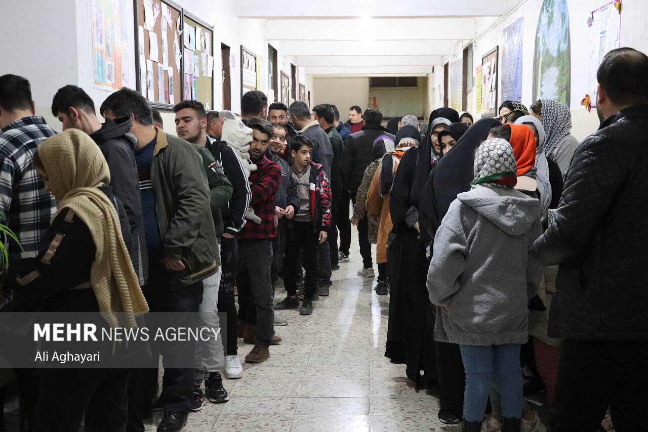 ساعات پایانی حضور مردم ارومیه پای صندوق‌های رای