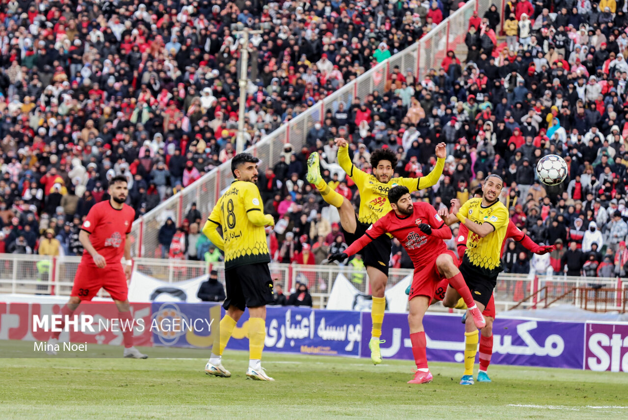 سال فشرده فوتبال در بیست و پنجمین دوره لیگ برتر ایران