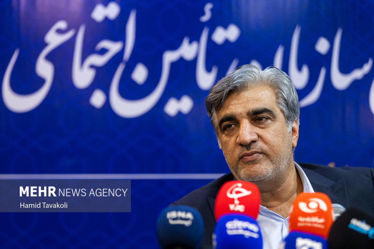 سالاری: ۵۲ درصد بازنشستگی‌های ۱۴۰۴ پیش از موعد بود