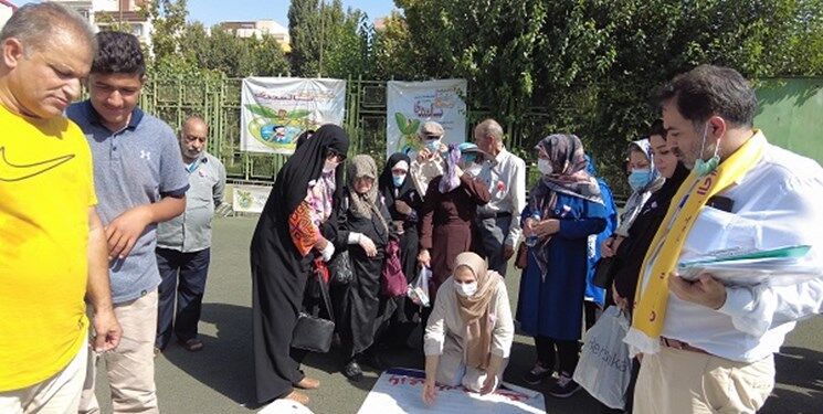 سالمندان تهرانی با نوههای خود در رقابتهای “نشاط سالمندی”