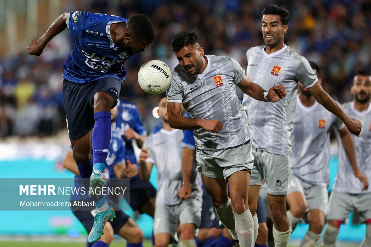 ساپینتو روزهای سختی دارد/ با سه بازیکن استقلال تیم ایدهآل میشود