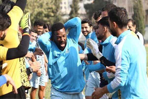 ساپینتو پیگیر بازگشت نازون به تمرینات استقلال شد