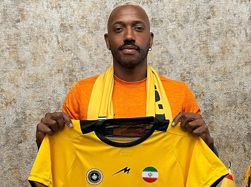 ستاره سابق اورتون به سپاهان پیوست