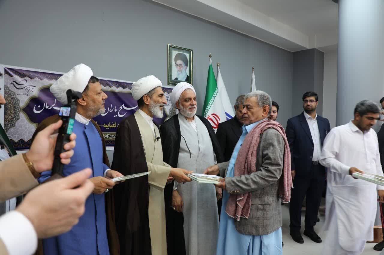 سران طوایف اختلاف دار جنوب کرمان، رهبر وفاق و دوستی شوند