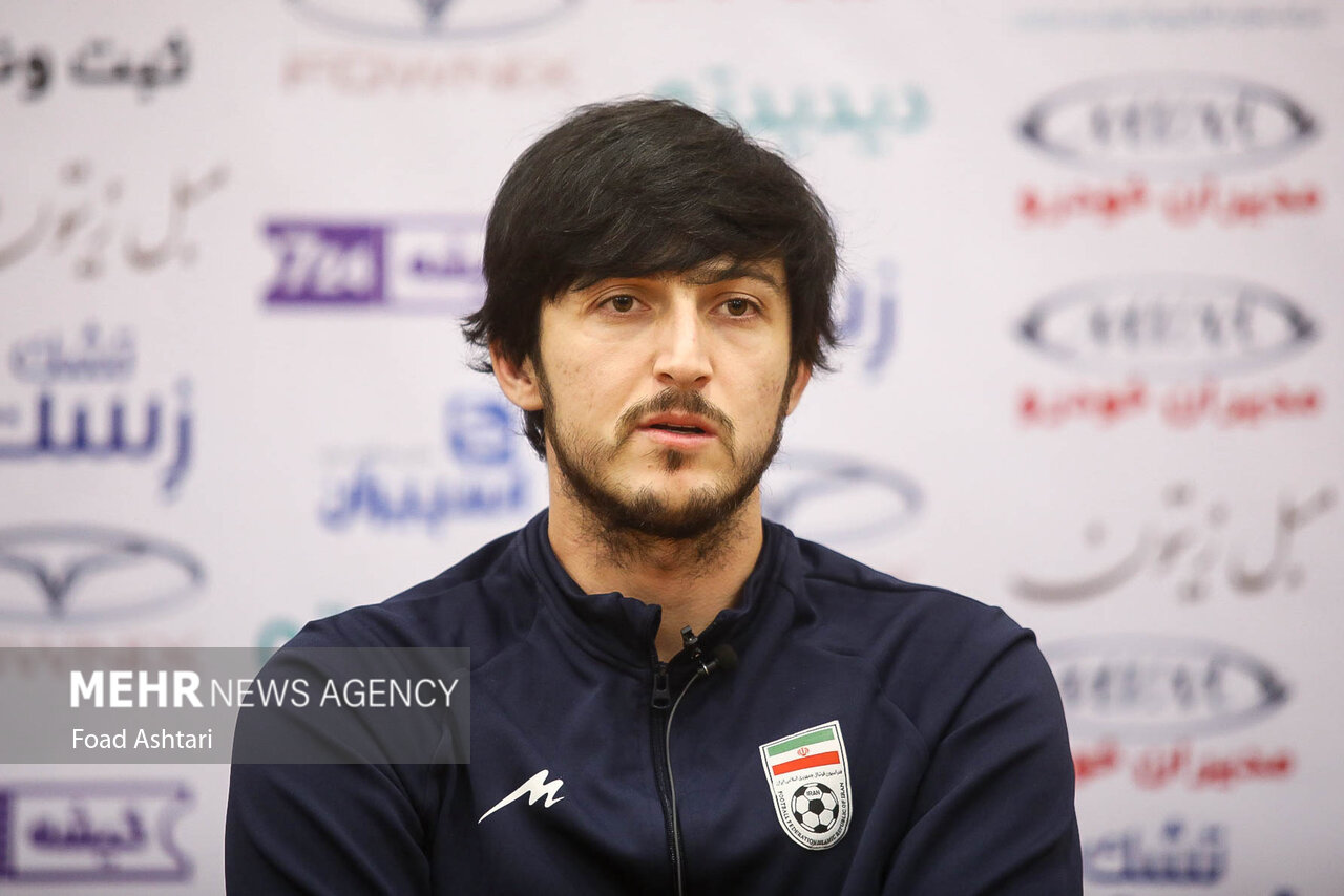 سردار آزمون: قلعه نویی به بازیکنان تیم ملی خیانت نمیکند