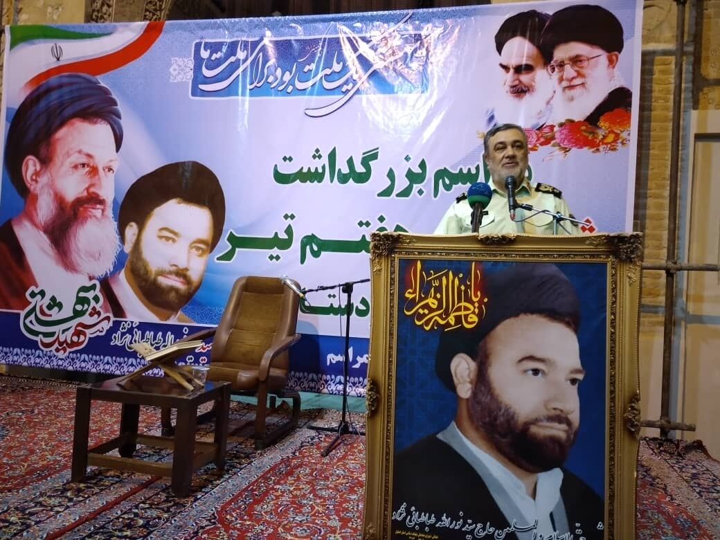 سردار اشتری: رمز پیروزی انقلاب اسلامی تبعیت از رهبری، وحدت کلمه و خدا باوری است