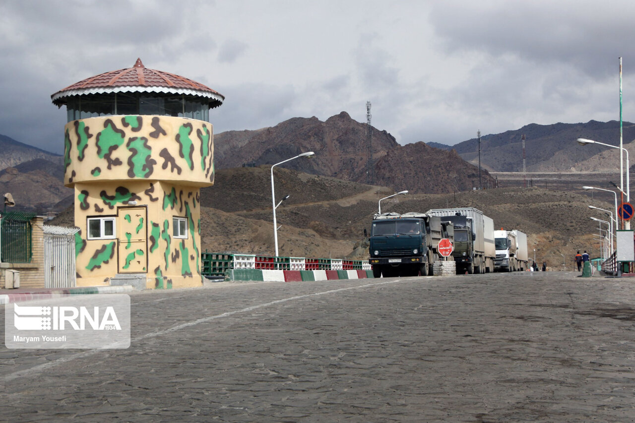 سردار اشتری: ۳۰ هزار نیروی پلیس در مرزهای کشور مستقر میشوند