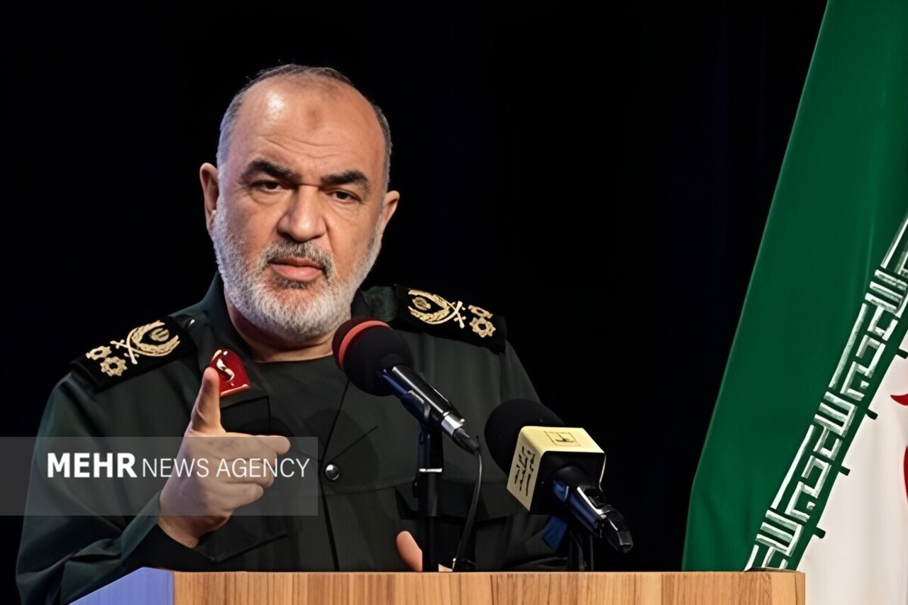 سردار سلامی: ذلت را نمی‌پذیریم و تسلیم را باور نداریم