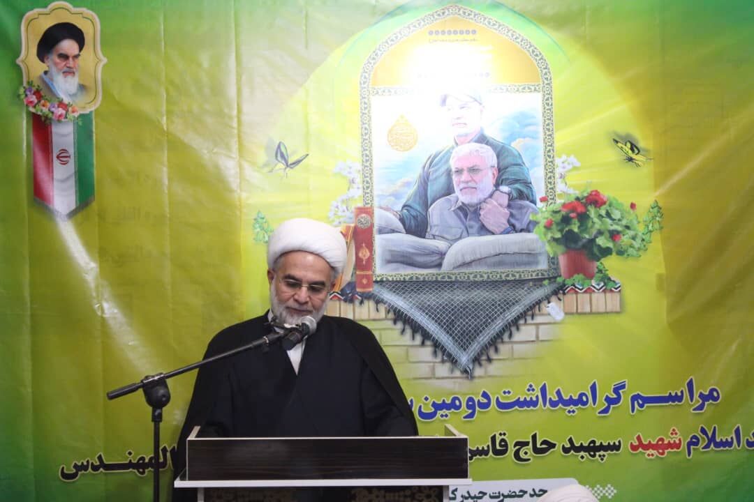 سردار سلیمانی نجات‌بخش جهان اسلام از دست غده سرطانی داعش بود