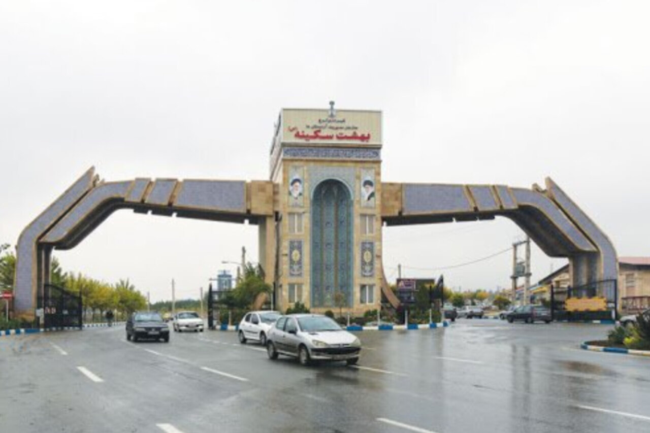 سردرگمی مراجعان آرامستان بهشت سکینه کرج در نبود تابلو راهنما
