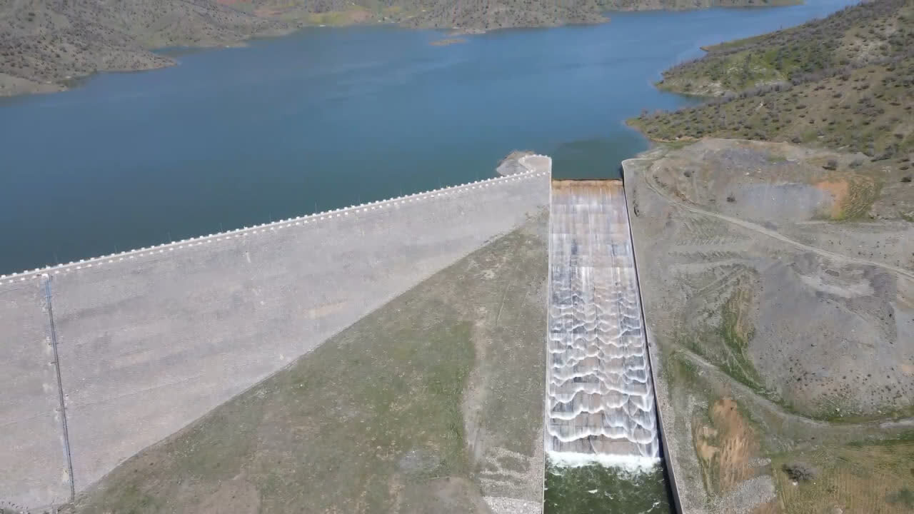 سرریز سد گاران مریوان با دبی ۳۰۰ لیتر بر ثانیه در سال آبی جاری