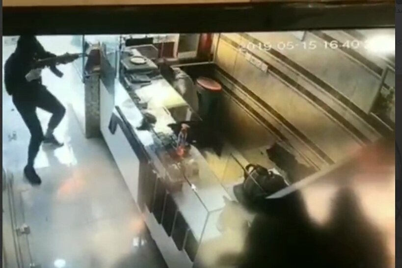 سرقت مسلحانه از طلافروشی در نورآباد/ یک نفر کشته شد