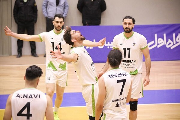 سرمربی تیم لیگ برتری: بیبرنامگی لیگ والیبال به باشگاهها آسیب میزند