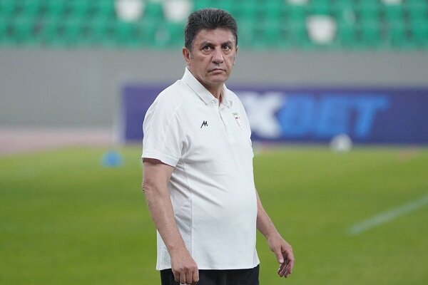 سرمربی تیم ملی فوتبال راهی امارات شد