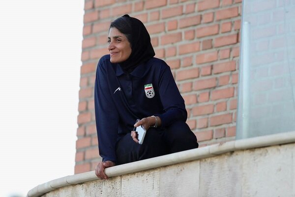 سرمربی تیم ملی فوتبال زنان: افتخارم را به ملت ایران تقدیم می‌کنم