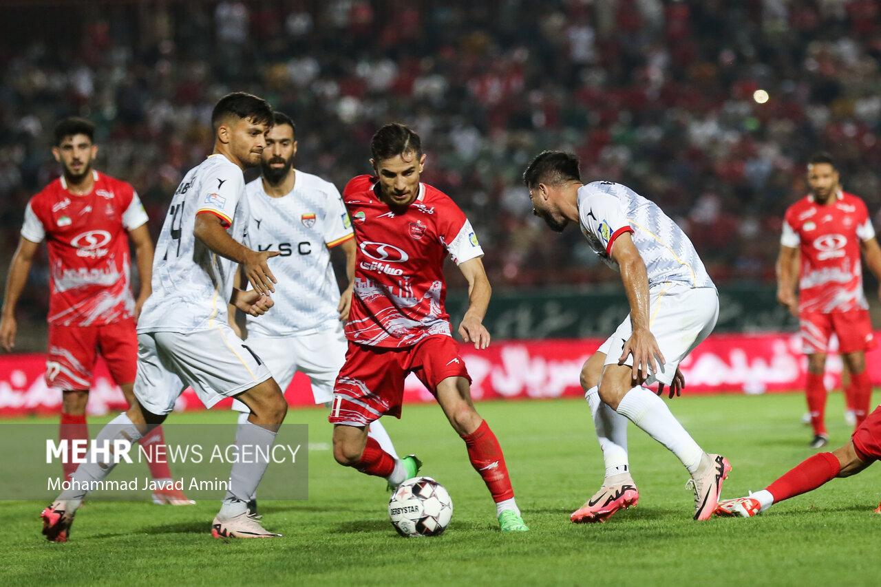 سرمربی پرسپولیس «ترسو» است/ VAR را از خیابان جمهوری خریده‌اند!