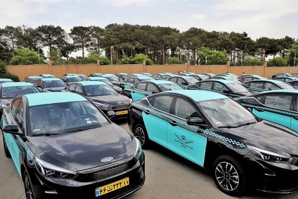 سرویس دهی تاکسیهای برقی به نمازگزاران عید فطر