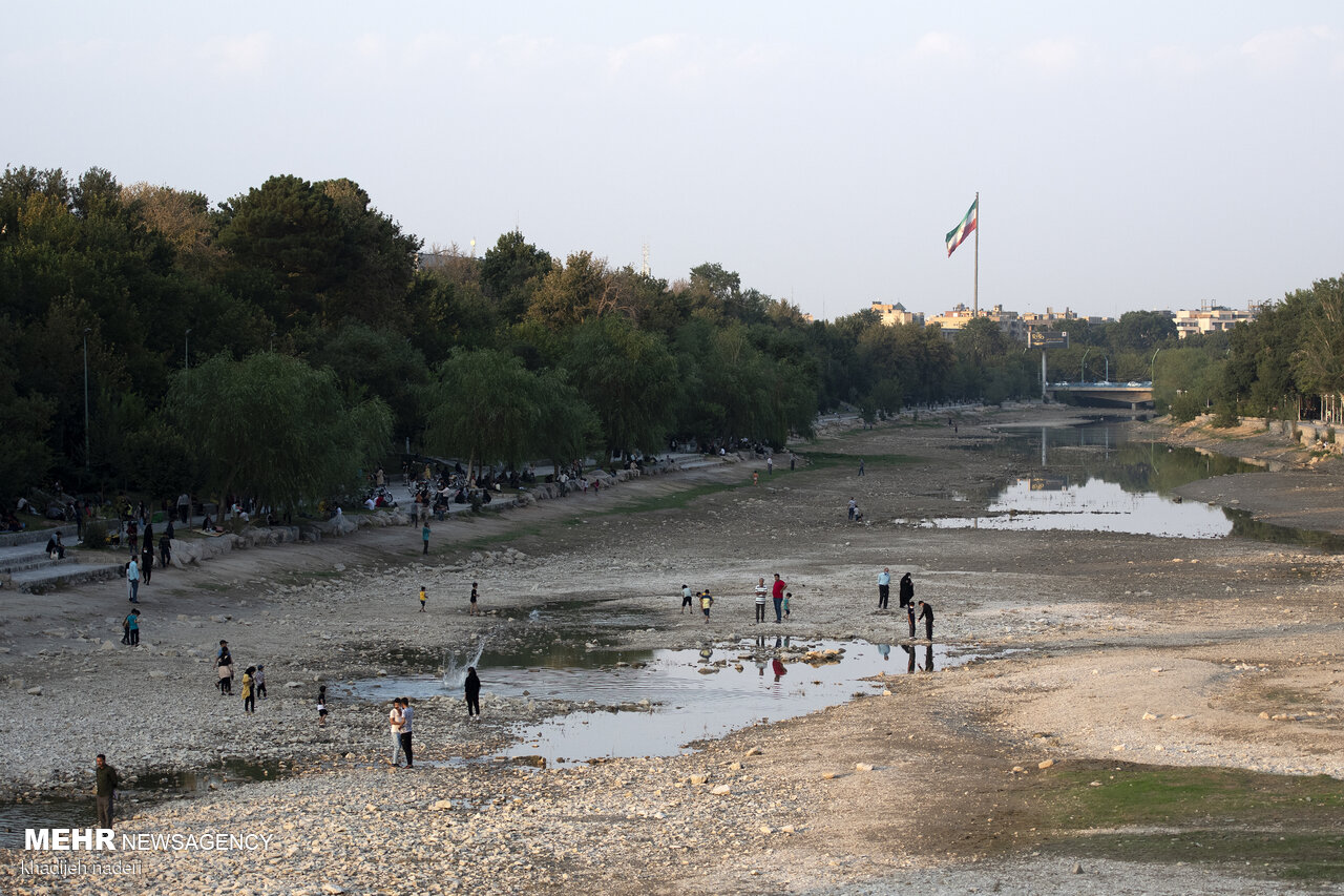 سرچشمه اصلی زاینده رود خشک شده است