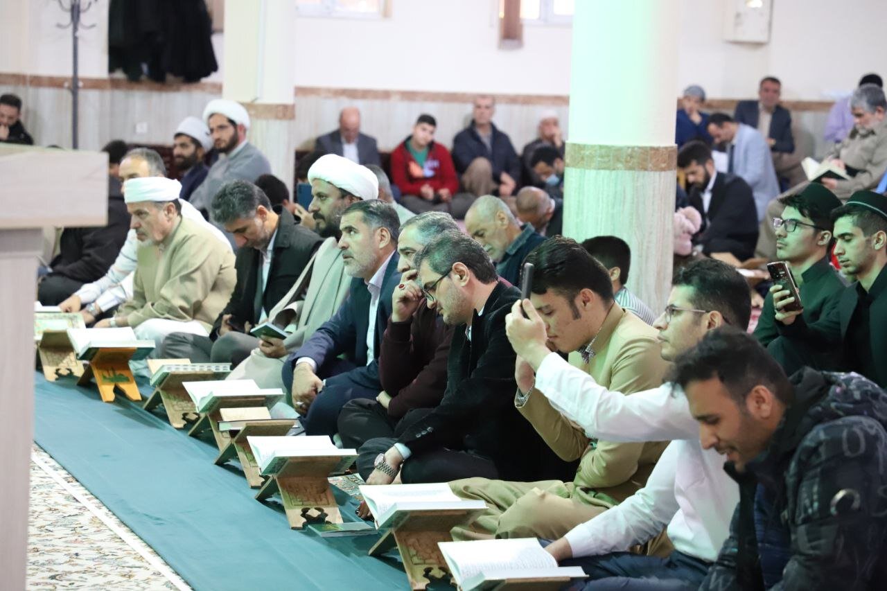 سطر سطر زندگی با آیهها/اجرای محفل بزرگ قرآنی درسنندج