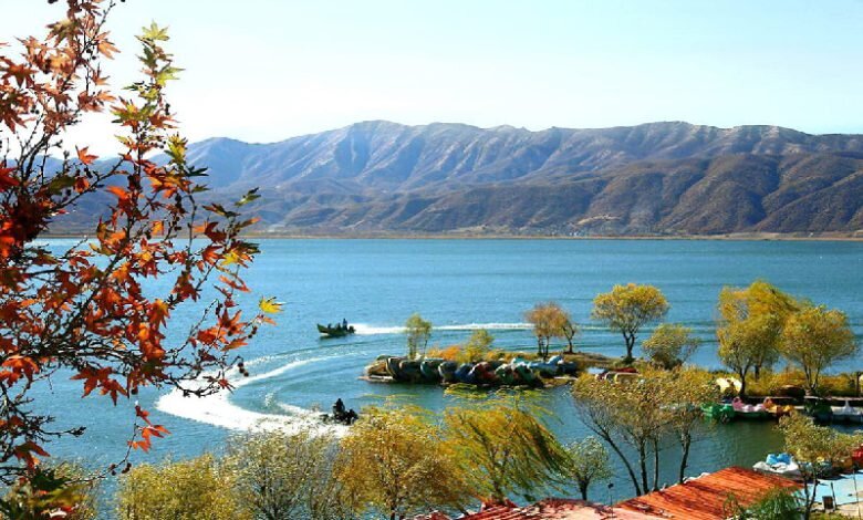 سفری به سرزمین دریاچه زریوار با جاذبههای بکر