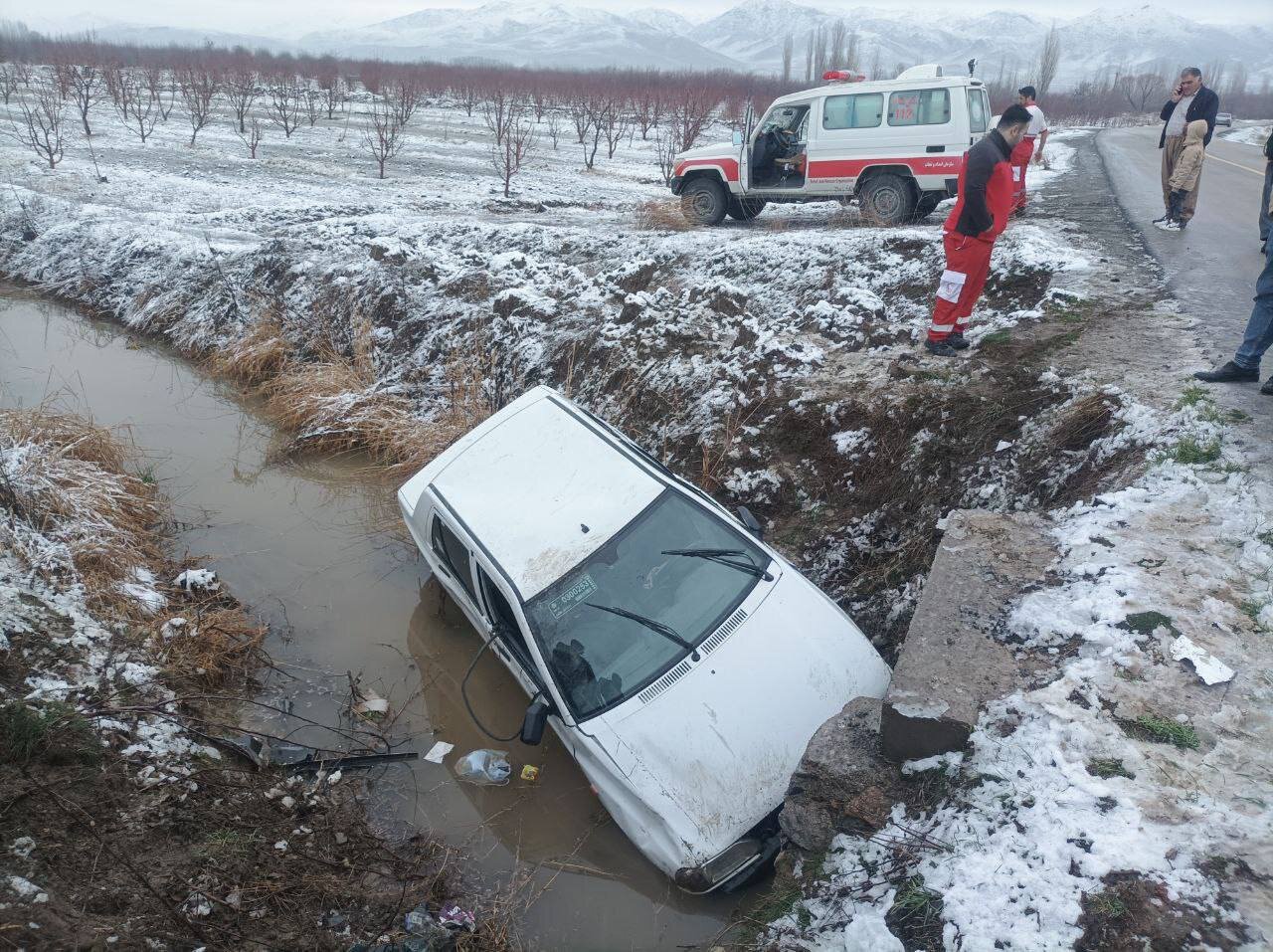 سقوط خودرو در پیرانشهر ۳ مصدوم برجای گذاشت