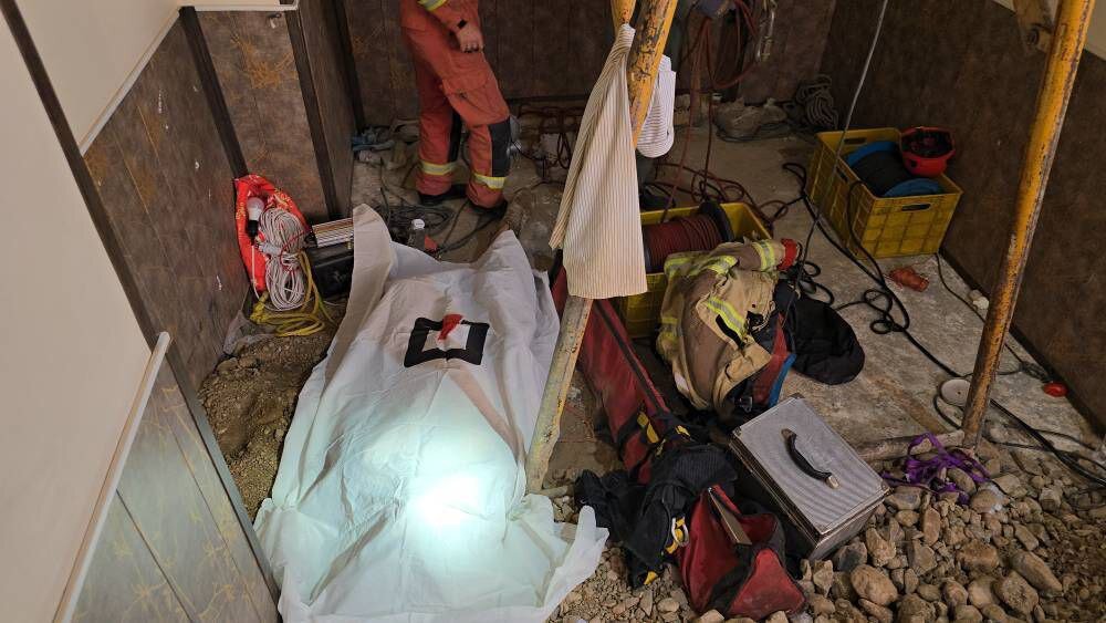 سقوط مرگبار کارگر جوان در یک چاه ۱۵ متری در خیابان پیروزی