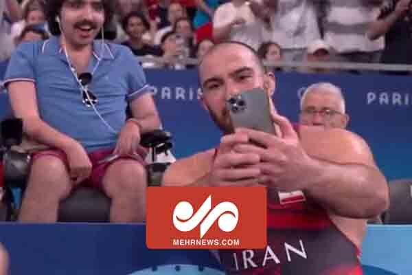 سلفی هوادار معلول با امیرحسین زارع بعد از صعود به فینال
المپیک