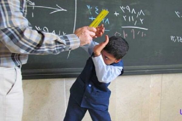 سلیمی: تهدید دانشآموز به درس خواندن تخلف است