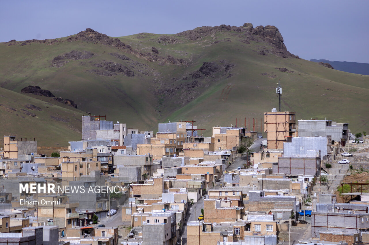 سنندج، شهر هزار تپه