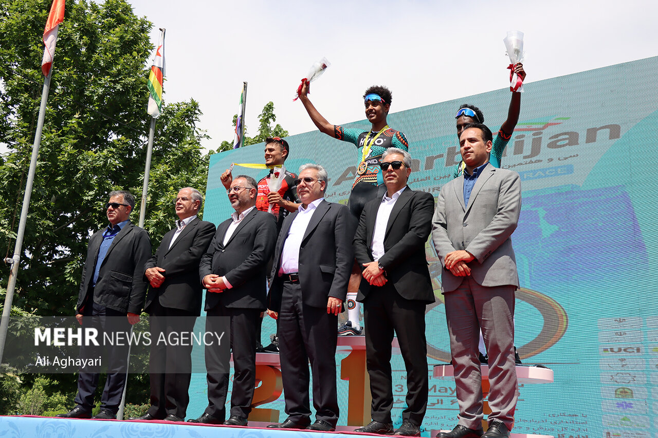 سه پیراهن مرحله نخست تور ایران-آذربایجان به رکابزن آلمانی رسید