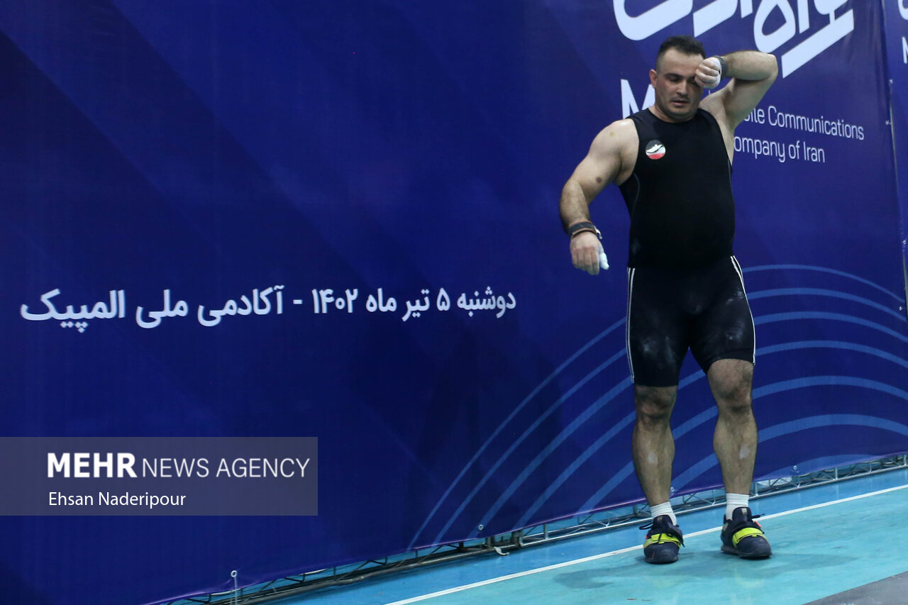 سهراب مرادی از تیم ملی وزنه برداری خداحافظی کرد/ رستمی هم خط خورد
