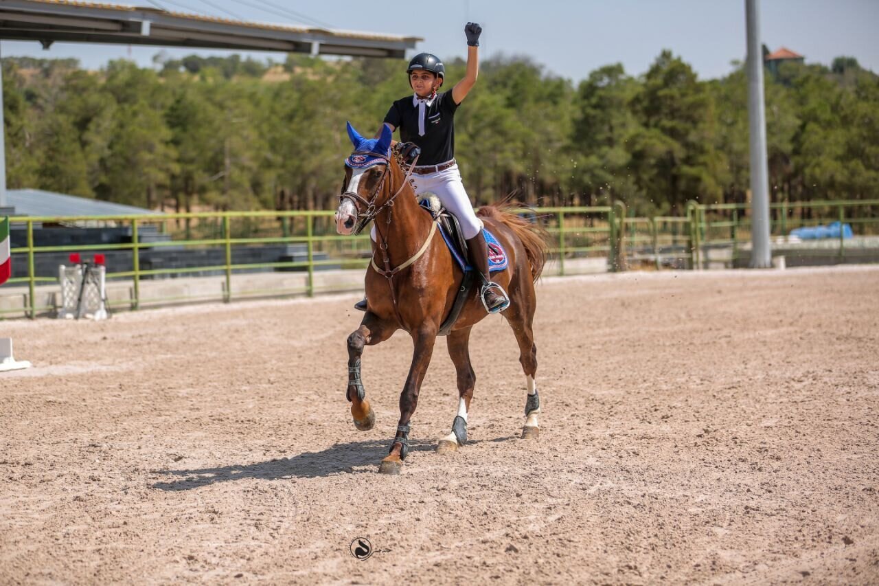 سوارکار اصفهانی قهرمان مسابقات پرش با اسب نونهالان کشورشد