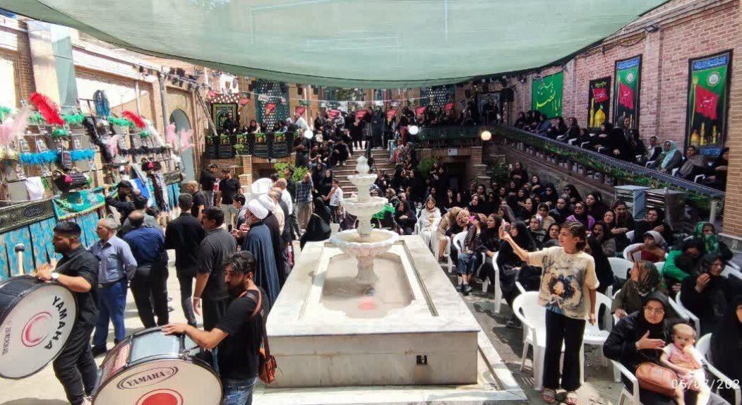 سوگواری ظهر عاشورا در آستان مقدس امامزاده هاجر خاتون(س) سنندج