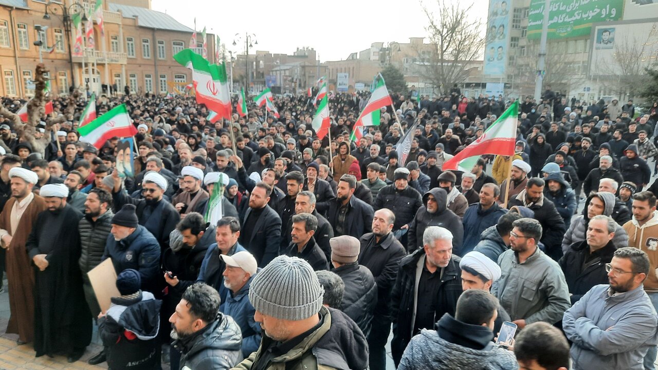 سوگواری مردم ارومیه در پی شهادت رهبر معظم انقلاب