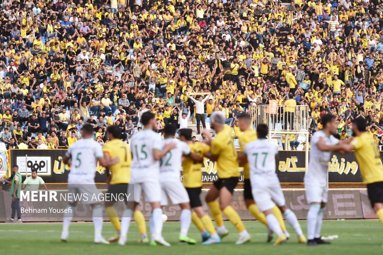 سپاهان با شکست صنعت نفت دوباره مدعی شد/توقف بدموقع فولاد در اهواز