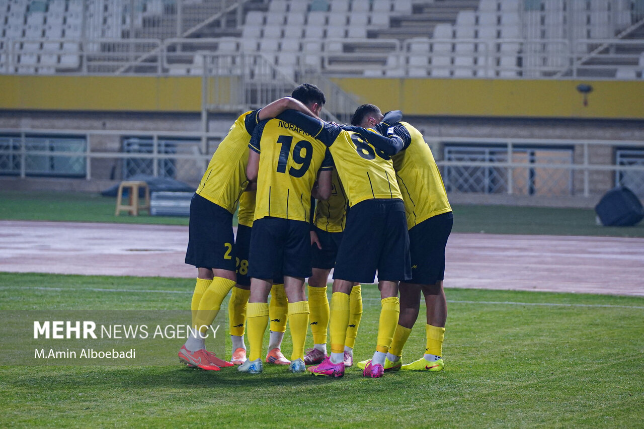سپاهان منتظر لغزش سرخابی‌ها/ فولاد به دنبال خروج از منطقه سقوط