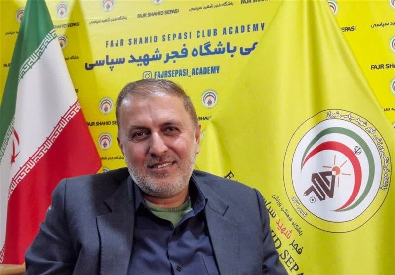 شادی صعود تیم فجر به لیگ برتر را تقدیم خانواده شهدا می‌کنیم