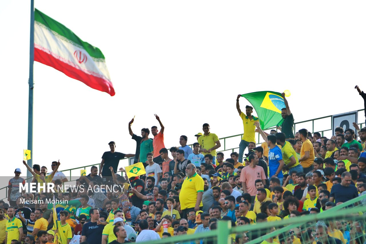 شادی عجیب بازیکنان نفت بعد از بقا در لیگ برتر