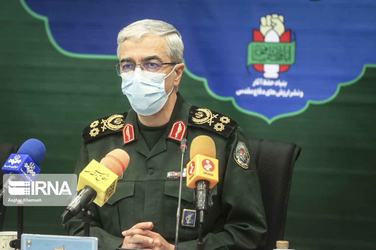 شاعران حماسههای دفاع مقدس را منظوم کنند