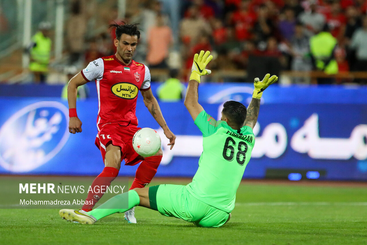 شب سخت برای دو دروازهبان در ایران/ فروزان و مظاهری ۹ گلخوردند!