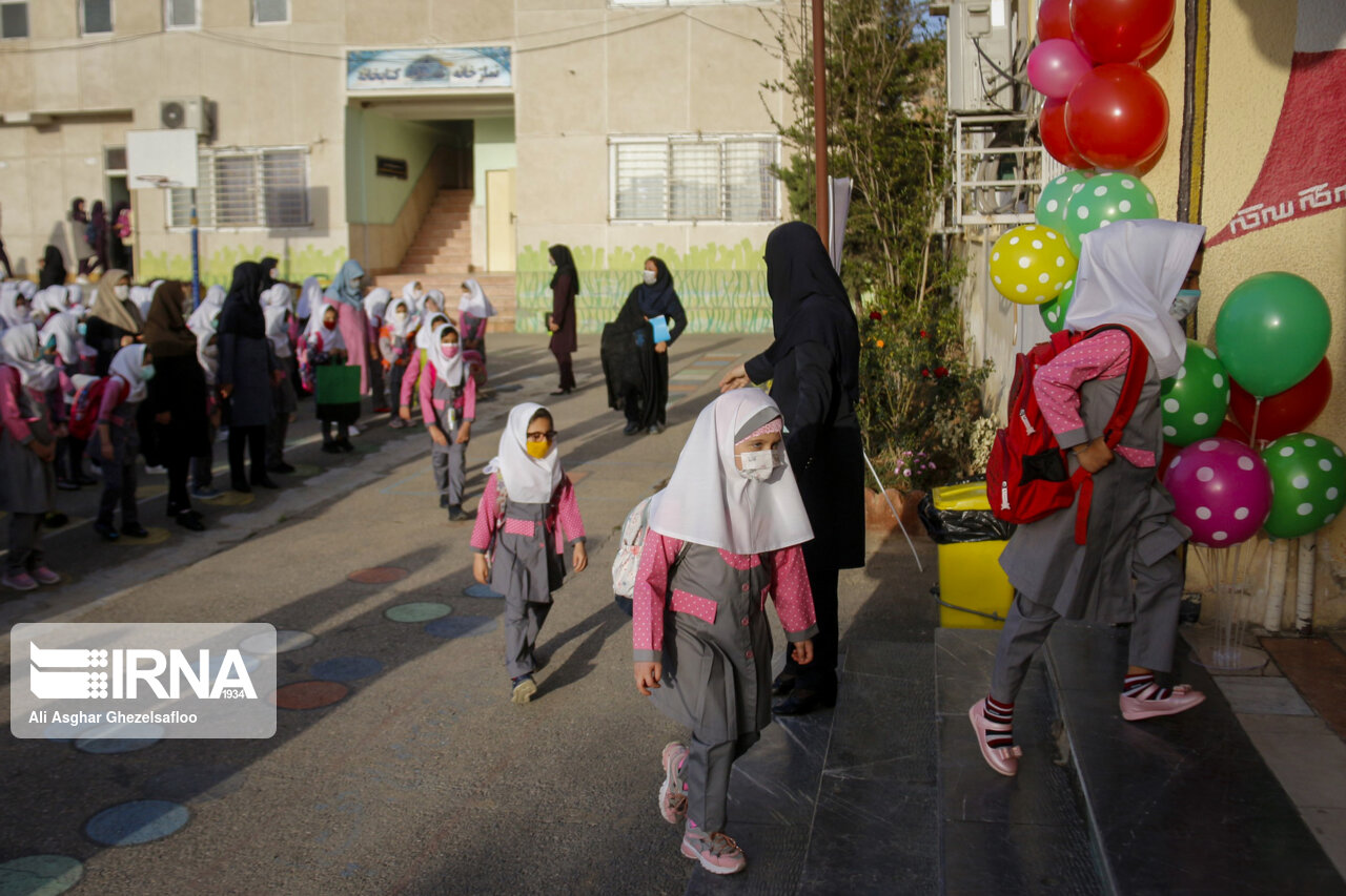 شبکه شاد به عنوان مکمل آموزش حضوری فعال است/ آموزش ترکیبی نمی‌شود