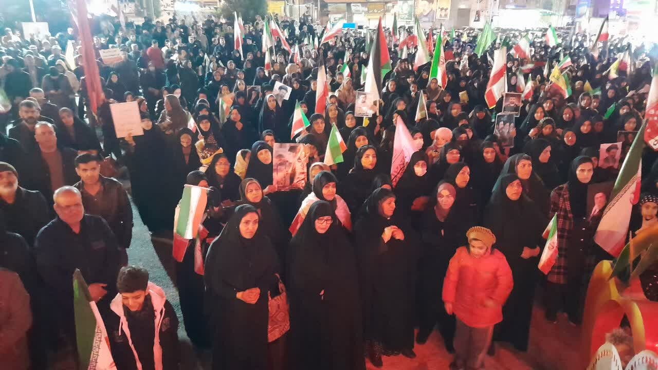 شبی از همدلی و اقتدار در قروه؛از فریادهای استکبارستیز تا زمزمههای دعا