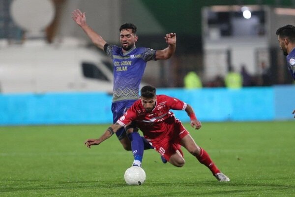 شروع بازی در غیاب نماینده هیات فوتبال/خوش و بش صدری با قلعه نویی