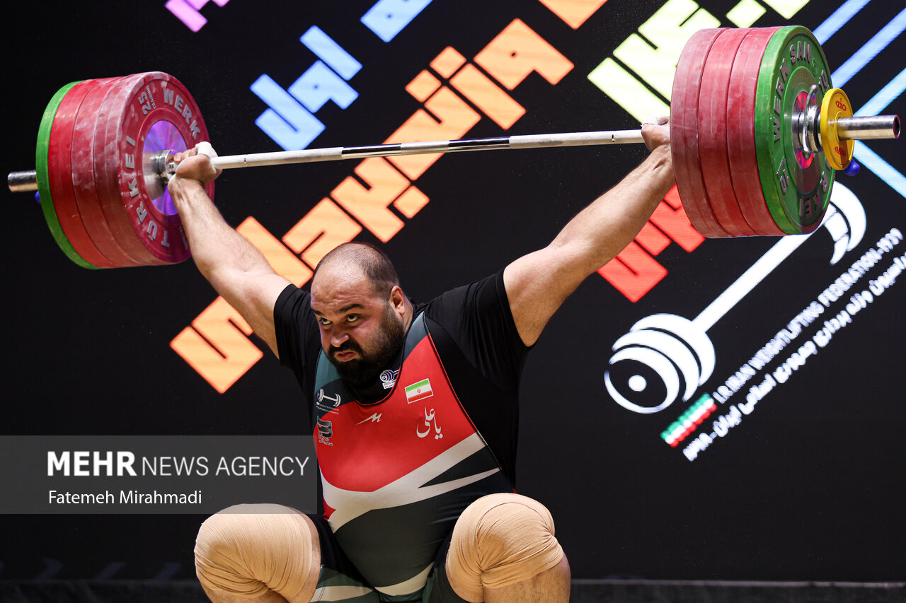 شریفی: طلا و نقره وزنهبرداری جهان به ایران میرسد؛قراردادها ناچیز است