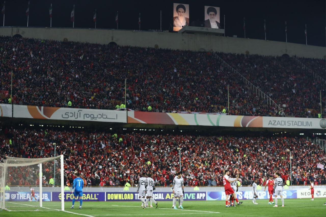 شعارهای تند علیه رضا درویش و گلمحمدی/ بدرقه بازیکنان با«بطری»