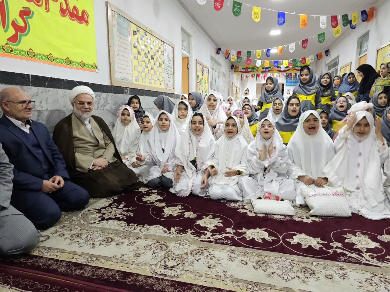 شعر خوانی روزهاولیها در محضر نماینده ولی فقیه کردستان