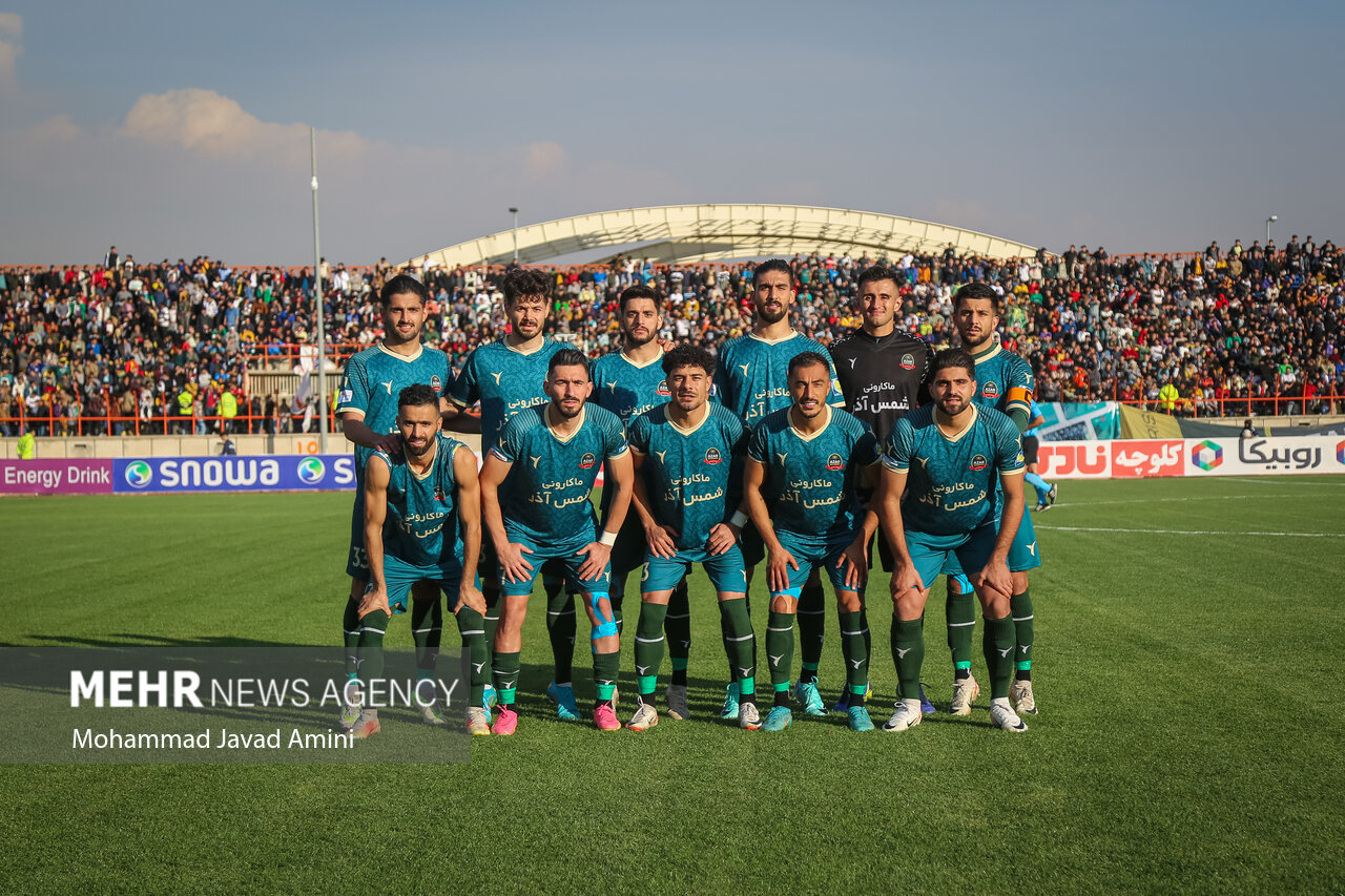 شمس آذر در ترکیه اردو می‌زند